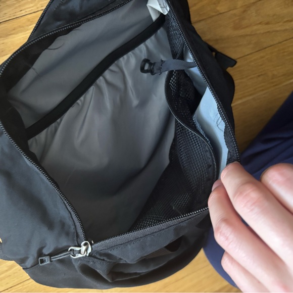 Patagonia Atom Sling 8L Crossbody Bag - Picture 2 of 7